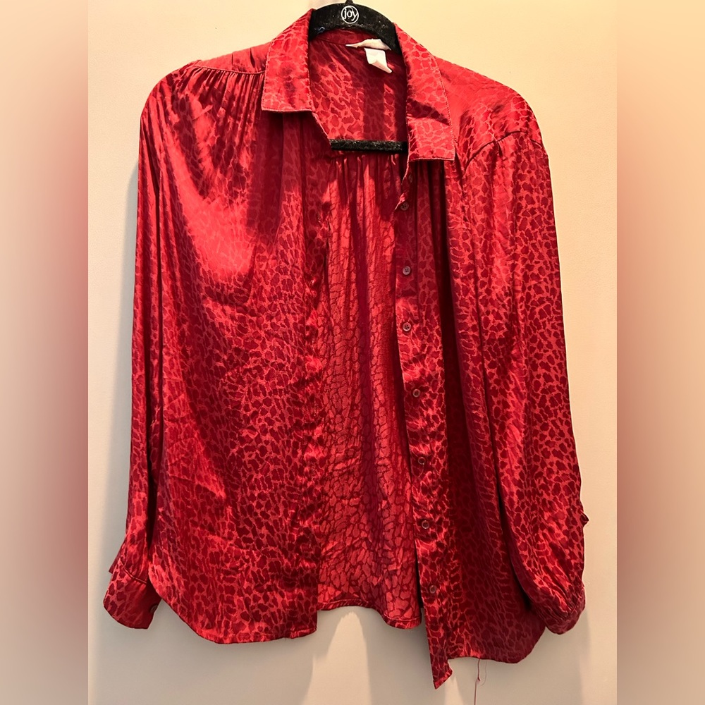 Woman’s size 10 H&M top